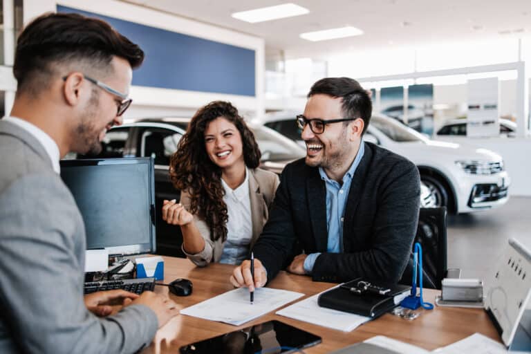 Autokauf finanzieren: Ratenkredit, Ballonfinanzierung oder Leasing?