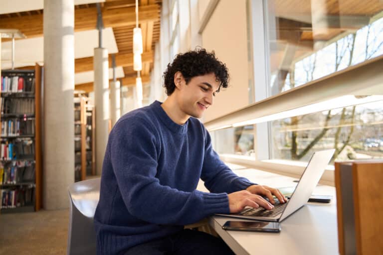 BAföG, Studienkredit oder Bildungsfonds: Studienfinanzierung im Vergleich